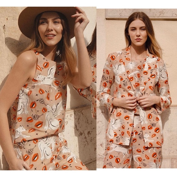 LAS SURENAS Wolf Kisses Amore Lip Print Linen Sleeveless Top Camisole Blouse NEW - Picture 1 of 15